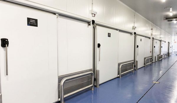puerta-corredera-camara-frio-kavidoors-800x500-1 puerta-corredera-camara-frio-kavidoors-800x500-1
